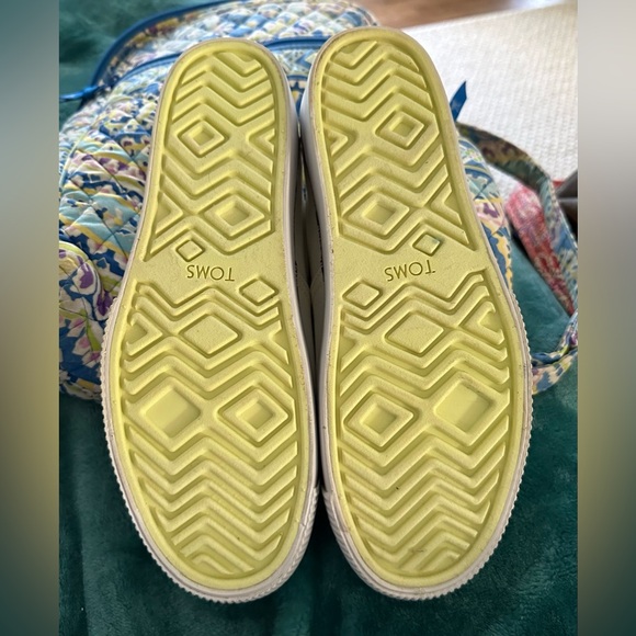 Last day to buy! Final price. Toms Platform tenny. size 7.5. Bee Kind. canvas. - Picture 6 of 9